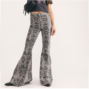 Free People Snake Python Just Float On Bell Bottom High Waisted Jeans 26